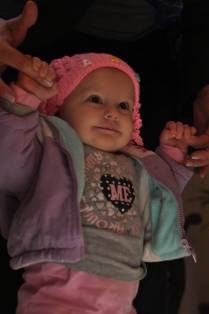 Luiza, vestida de holandesinha, em Curitiba - PR